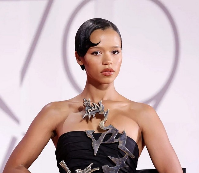 Taylor Russell adalah wanita pekerja keras. Dia telah mencari uang sejak usia 13 tahun. Mulai dari bekerja di restoran sampai di toko perhiasan ia jalani. Foto: dok. Instagram/@tayrussell