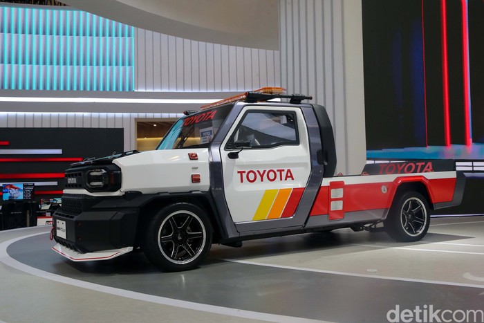 Toyota Ramaikan Segmen Mobil Komersial di GIIAS 2023