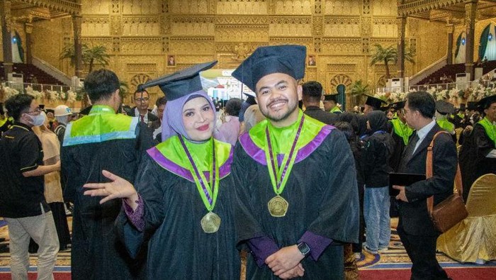 Wisuda Unesa