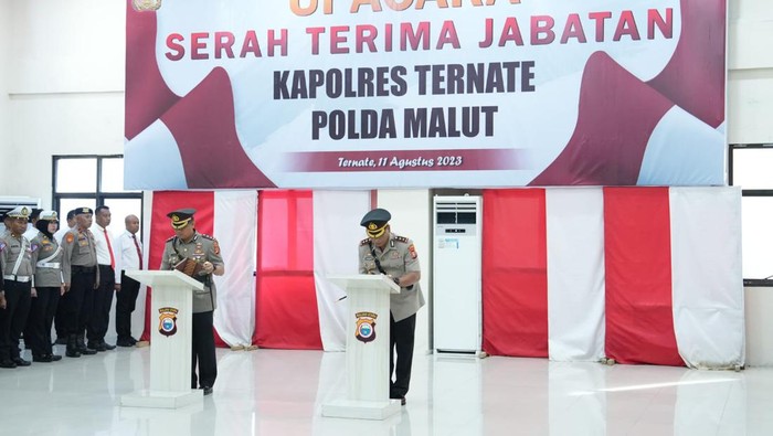 Upacara serah terima jabatan (sertijab) Kapolres Ternate di Mapolda Maluku Utara.