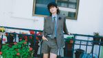 Kepincut Pesona V BTS Lewat Foto-foto Album Layover