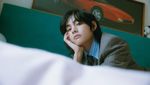 Kepincut Pesona V BTS Lewat Foto-foto Album Layover