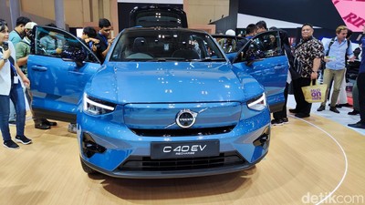 Fokus ke Elektrifikasi, Volvo Kenalkan C40 Pure Electric