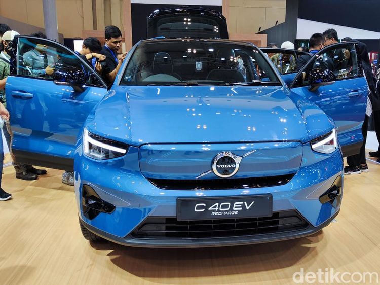 Fokus ke Elektrifikasi, Volvo Kenalkan C40 Pure Electric