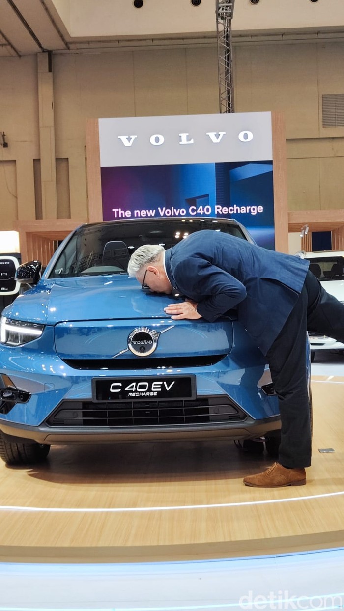 Volvo C40 Pure Electric Volvo C40 Pure Electric