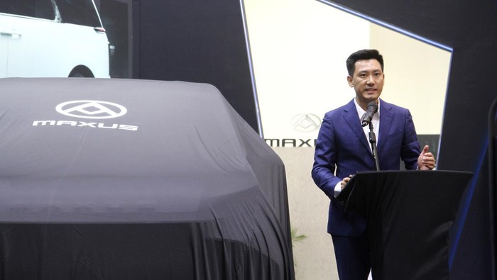 Wujud Mobil Listrik Maxus MIFA 9, Penantang Alpard dari China PT Indomobil Wahana Trada sebagai agen pemegang merek (APM) Maxus di Indonesia resmi meluncurkan Maxus MIFA 9 di pameran Gaikindo Indonesia International Auto Show atau GIIAS 2023. Meski jenis penggeraknya berbeda, namun mobil listrik premium itu disebut-sebut akan menjadi penantang Toyota Alphard.