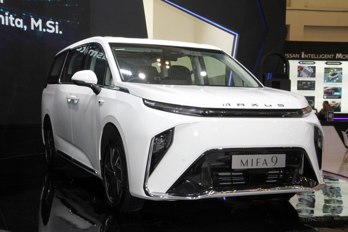 PT Indomobil Wahana Trada sebagai agen pemegang merek (APM) Maxus di Indonesia resmi meluncurkan Maxus MIFA 9 di pameran Gaikindo Indonesia International Auto Show atau GIIAS 2023. Meski jenis penggeraknya berbeda, namun mobil listrik premium itu disebut-sebut akan menjadi penantang Toyota Alphard.