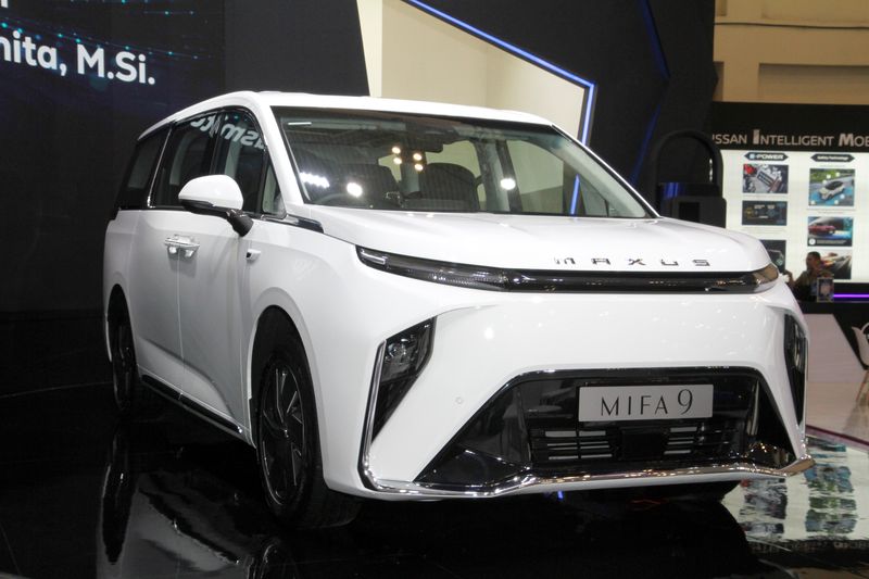 PT Indomobil Wahana Trada sebagai agen pemegang merek (APM) Maxus di Indonesia resmi meluncurkan Maxus MIFA 9 di pameran Gaikindo Indonesia International Auto Show atau GIIAS 2023. Meski jenis penggeraknya berbeda, namun mobil listrik premium itu disebut-sebut akan menjadi penantang Toyota Alphard.