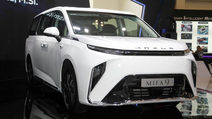 PT Indomobil Wahana Trada sebagai agen pemegang merek (APM) Maxus di Indonesia resmi meluncurkan Maxus MIFA 9 di pameran Gaikindo Indonesia International Auto Show atau GIIAS 2023. Meski jenis penggeraknya berbeda, namun mobil listrik premium itu disebut-sebut akan menjadi penantang Toyota Alphard.