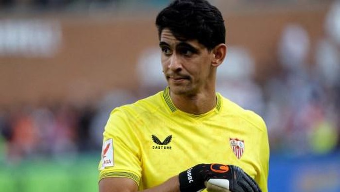 Sevillas Moroccan goalkeeper Yassine Bounou Bono looks on during a pre-season friendly football match between Crystal Palace FC and Sevilla FC at Comerica Park in Detroit, Michigan, on July 30, 2023. (Photo by JEFF KOWALSKY / AFP)