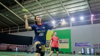 Di markas PBSI, Yolla berlatih mempersiapkan diri untuk tampil di ajang bulutangkis BNI Media Clash 3.0 yang dipersembahkan oleh BNI dan PBSI, serta didukung oleh Lazada dan Hyundai. Foto: Dok. KUY Media
