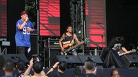 7 Kurcaci menjadi salah satu pembubka di The 90s Festival. Foto: Agung Pambudhy