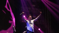 911 juga melanjutkan aksinya membawakan lagu Love Sensation. Foto: Agung Pambudhy