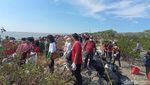 Aksi Bersih-bersih Sampah di Pantai Kesenden Cirebon