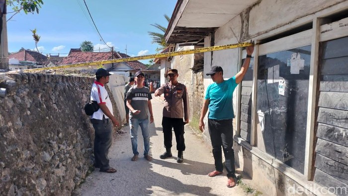 Area sumber bunyi misterius dari dalam bumi di Sumenep disterilisasi dengan garis polis.