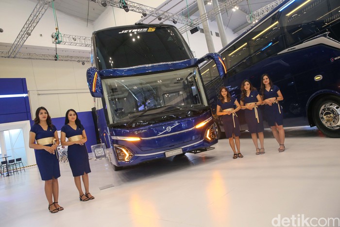 Автобус Adiputro Jetbus