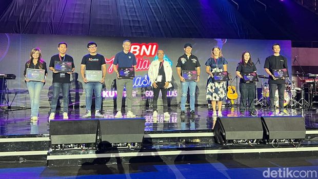 Menjelang BNI Media Clash 3.0, KUY Media memberikan plakat tanda apresiasi kepada sejumlah pihak yang dianggap senantiasa memberi dukungan kepada dunia olahraga khususnya bulutangkis, beberapa di antaranya BNI, Lazada, dan Hyundai.