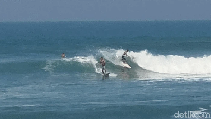 Cimaja Surfival, diikuti ratusan peserta termasuk peselancar dunia