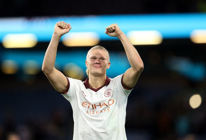 Soccer Football - Premier League - Burnley v Manchester City - Turf Moor, Burnley, Britain - August 11, 2023 Manchester Citys Erling Braut Haaland celebrates after the match REUTERS/Scott Heppell EDITORIAL USE ONLY. No use with unauthorized audio, video, data, fixture lists, club/league logos or live services. Online in-match use limited to 75 images, no video emulation. No use in betting, games or single club /league/player publications.  Please contact your account representative for further details.