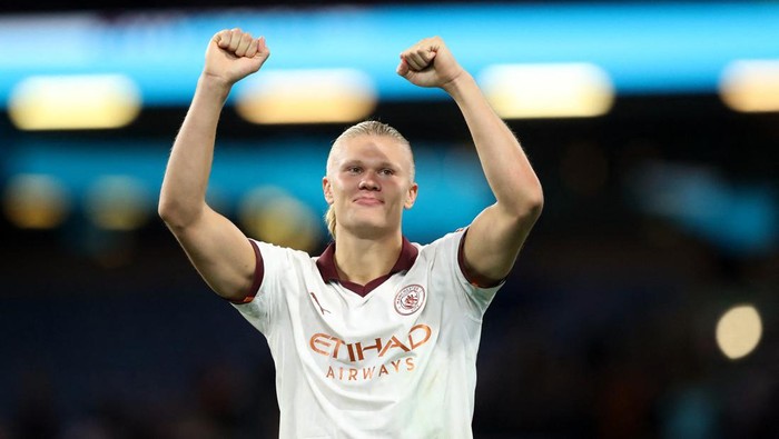 Soccer Football - Premier League - Burnley v Manchester City - Turf Moor, Burnley, Britain - August 11, 2023 Manchester Citys Erling Braut Haaland celebrates after the match REUTERS/Scott Heppell EDITORIAL USE ONLY. No use with unauthorized audio, video, data, fixture lists, club/league logos or live services. Online in-match use limited to 75 images, no video emulation. No use in betting, games or single club /league/player publications.  Please contact your account representative for further details.