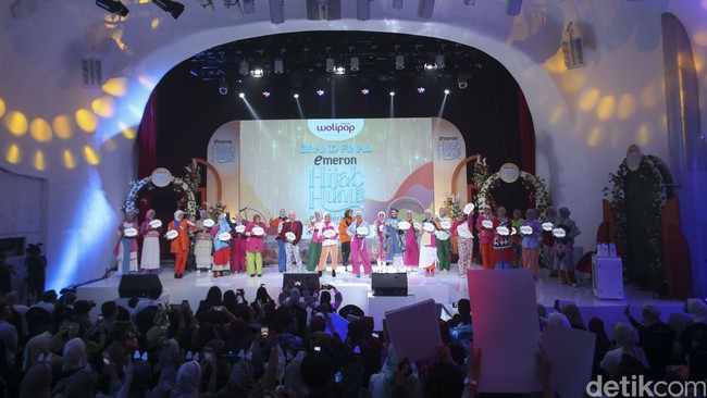 Para pendukung antusias dan terus memberikan semangat kepada finalis hingga akhir acara. Acara ini didukung oleh Emeron Hijab Shampoo, Baitullah Umroh dan Super Apps, CITILINK, Hyundai, Bank Syariah Indonesia dan Shopee. Foto: Rifkianto Nugroho