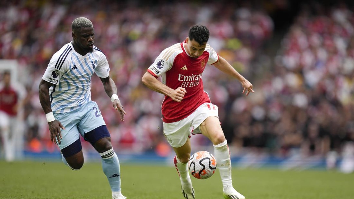 Aksi Gabriel Martinelli membuka jalan untuk Arsenal saat menjamu Nottingham Forest. (Foto: AP/Kirsty Wigglesworth)