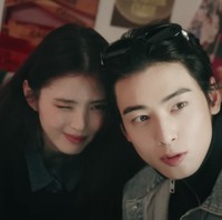 Si cantik dan si ganteng juga mengabadikan momen bersama yang intimate dengan kamera polaroid. Foto: dok. Giordano