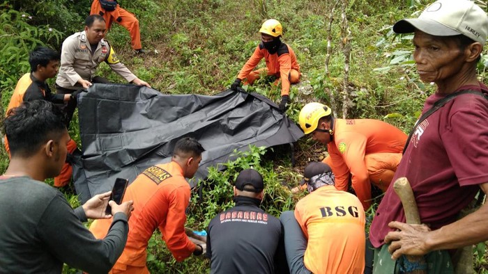 Kakek bernama Lamba (80) di Tana Toraja, Sulsel ditemukan tewas di dalam hutan.