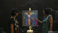 Turut hadir dalam acara pembukaan pameran Mantan Menteri Ekonomi Kreatif Mari Elka Pangestu, ia sempat mengatakan bahwa anak dengan down syndrome memiliki ketertarikan khusus dan jika ditekuni maka akan keluar bakat hebat pada dirinya.