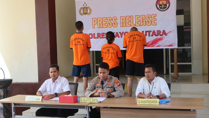 Polres Kayong Utara saat menggelar konferensi pers terkait kasus pencurian kambing warga.