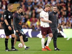 Kevin De Bruyne, jendral lini tengah Manchester City harus menepi setidaknya minimal empat bulan setelah alami cedera hamstring di laga pembuka Liga Inggris (AP)