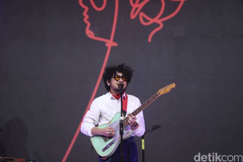 Kunto Aji saat manggung di acara Hijab Hunt 2023