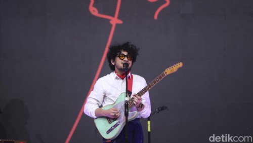 Kunto Aji saat manggung di acara Hijab Hunt 2023