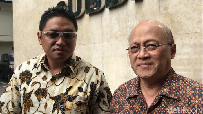 Mario Teguh (kanan) melaporkan balik pengusaha skincare