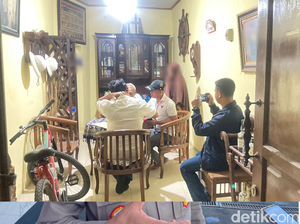 Momen Kakek Sebar Hoax Pendemo Ditusuk Aparat Ditangkap depan Istri