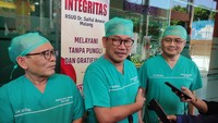Proses pembiusan kedua bayi sebelum menjalani operasi pemisahan memakan waktu cukup panjang, dengan melibatkan dokter anastesi terbaik yang dimiliki oleh RSSA. (Foto: Muhammad Aminudin)