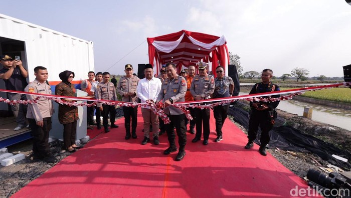 Upaya mencegah kecelakaan di pelintasan kereta api terus dilakukan. Seperti Polres dan Pemkab Gresik yang membangun palang pintu di pelintasan sebidang wilayah Cerme.