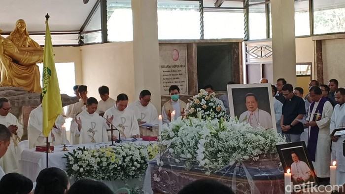 pemakaman uskup surabaya