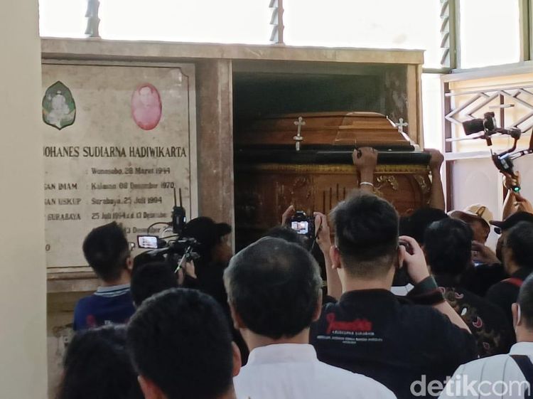 Selamat Jalan Uskup Surabaya, Istirahat dalam Damai di Mausoleum Puhsarang