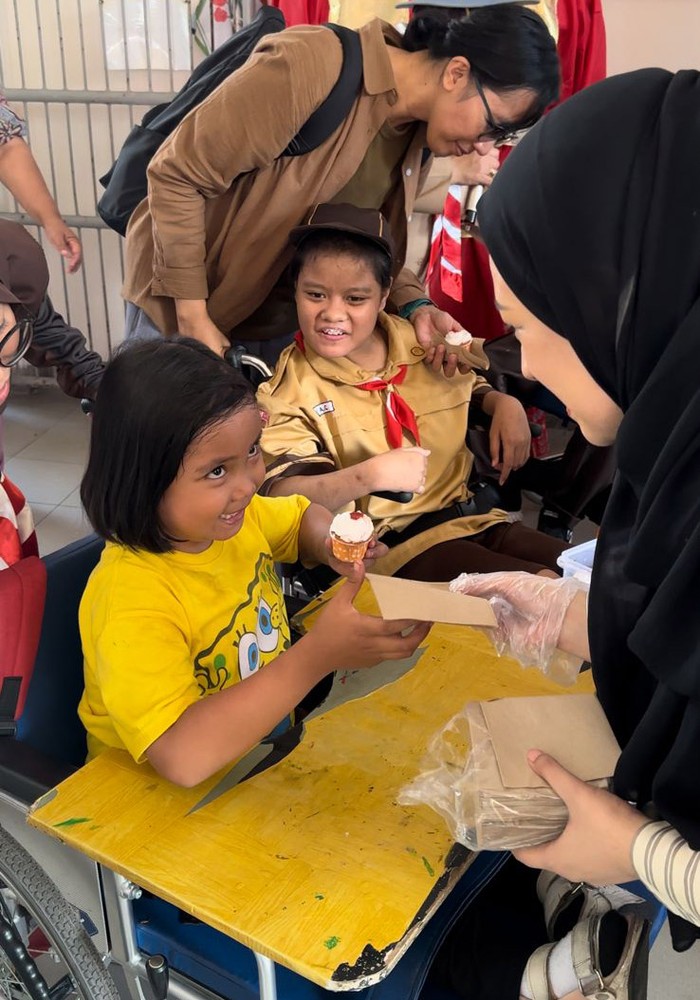 Guna meningkatkan rasa kemanusiaan dan kesadaran masyarakat akan makanan sehat pada anak cacat dan berkebutuhan khusus, Sidra hadir memenuhi itu.