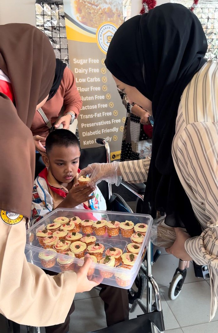 Penuhi Makanan Sehat untuk yang Membutuhkan Guna meningkatkan rasa kemanusiaan dan kesadaran masyarakat akan makanan sehat pada anak cacat dan berkebutuhan khusus, Sidra hadir memenuhi itu.