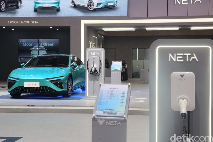 Perdana di GIIAS, Neta Unjuk Gigi Mobil Listrik