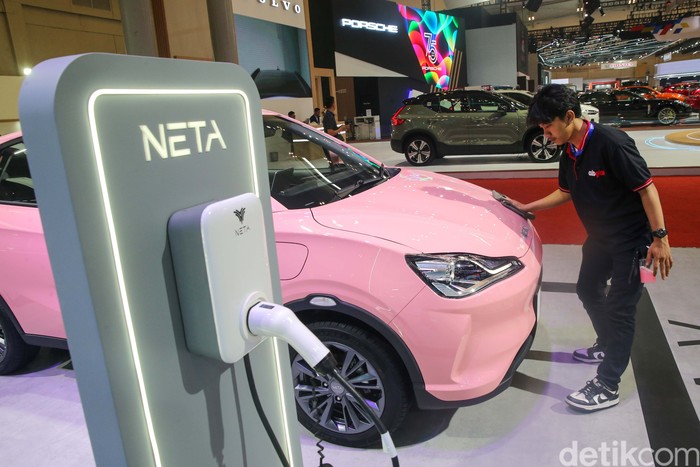 Perdana di GIIAS, Neta Unjuk Gigi Mobil Listrik