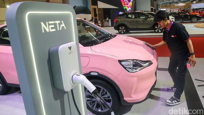 Perdana di GIIAS, Neta Unjuk Gigi Mobil Listrik