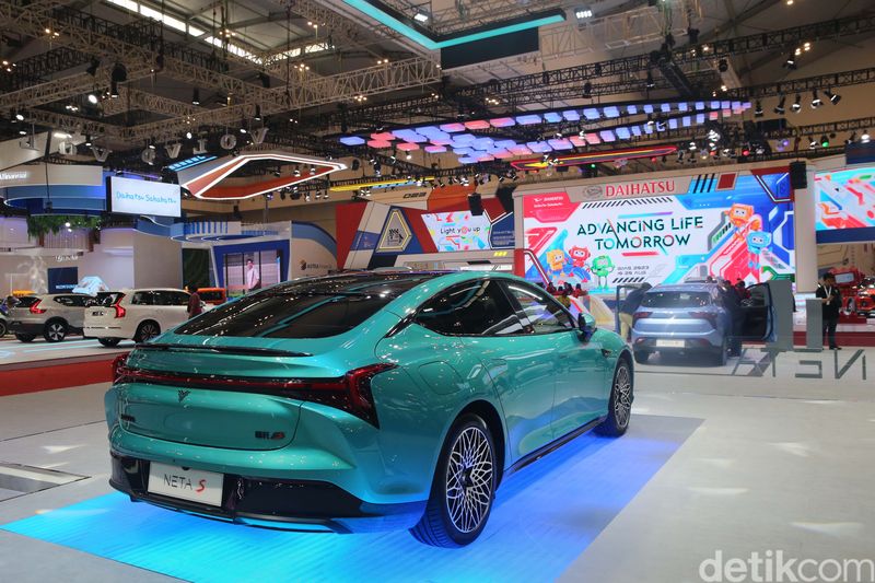 Perdana di GIIAS, Neta Unjuk Gigi Mobil Listrik