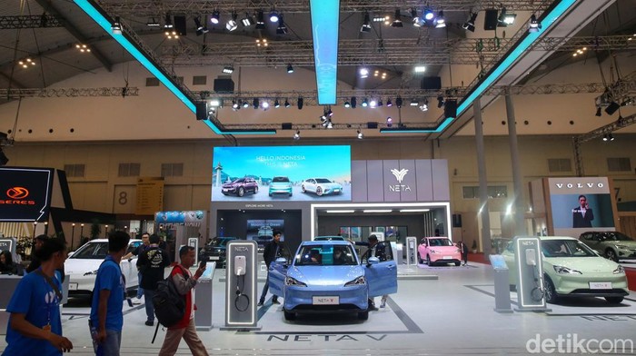 Perdana di GIIAS, Neta Unjuk Gigi Mobil Listrik