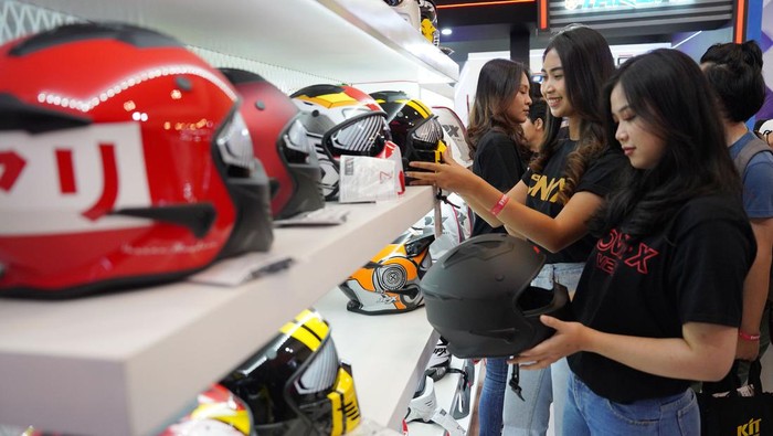 PT. Jaya Plastik Mandiri (JP Industries) selaku produsen helm lokal dengan JPX, JP dan JPR terus mengembangkan produk-produknya sesuai dengan permintaan pengendara motor saat ini.