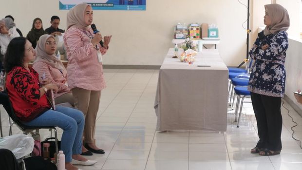 Prof Rini Sekartina berbicara soal pertumbuhan anak dengan ASD (Autism Spectrum Disorder) di Sekolah Tunas Global, Depok, Sabtu (12/8/2023).
