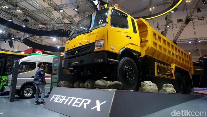 Sang Legenda Mitsubishi Fuso Mejeng di GIIAS 2023
