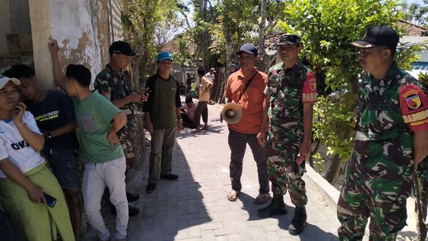 Sejumlah pihak berwenang menindaklanjuti laporan warga Desa Moncek Tengah, Sumenep soal bunyi misterius dari dalam bumi.